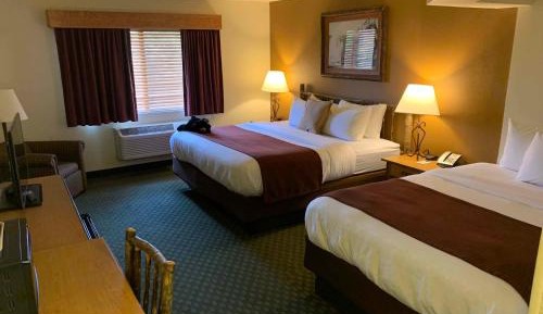 1 King Bed and 1 Queen Bed, Non-Smoking