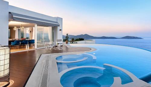Four Bedroom Royal Spa Villa Private Pool & Sea View