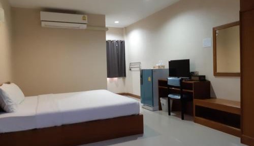 Deluxe Room (2 Adults + 1 Child)