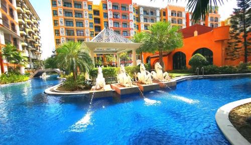 Apartment with Pool View 