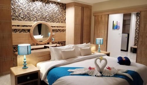 Villa King Bed with Pool View