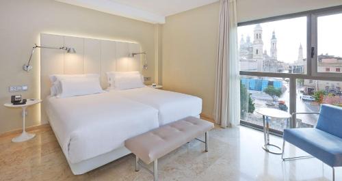 Standard Twin Room with View 