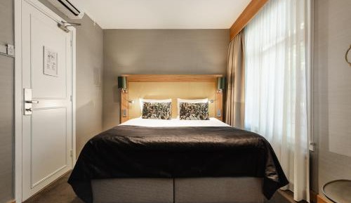 Small Queen Room