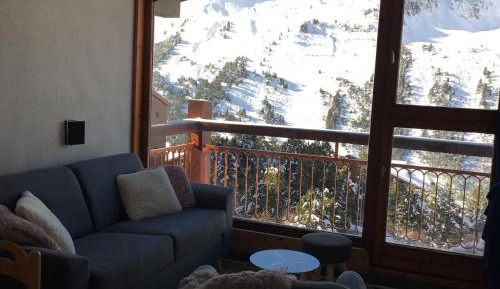 Apartment with Mountain View