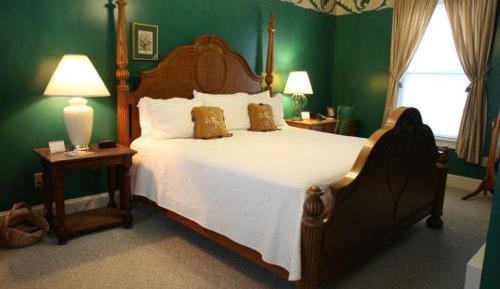 Standard Queen Room