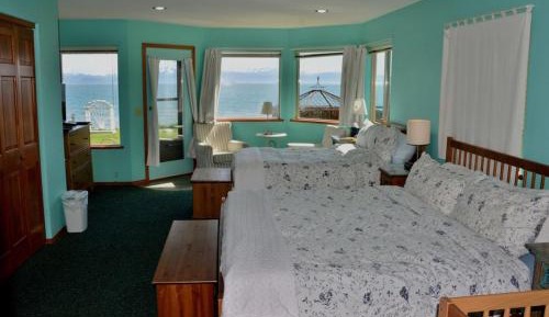 Seaside Lodge - Room #24 - 1 king bed & 1 queen bed (downstairs) 