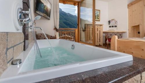 Two-Bedroom Suite (2 Adults + 2 Children) - Volpe