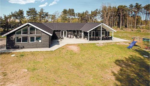 Eight-Bedroom Holiday Home