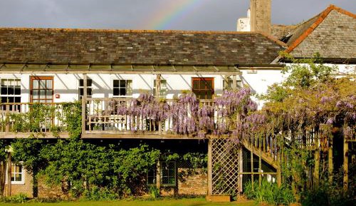 Two-Bedroom Apartment- Wisteria Suite