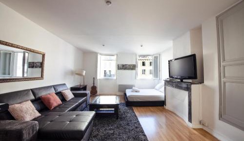 Studio Apartment with Port View