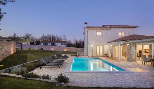  Luxury Four-Bedroom Villa with Private Pool and Sauna