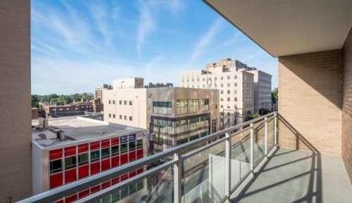 Deluxe One-Bedroom Apartment