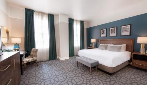 Deluxe King Room