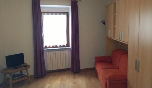 One-Bedroom Apartment (5 Adults)