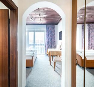 Family Room (2 Adults + 1 Child)