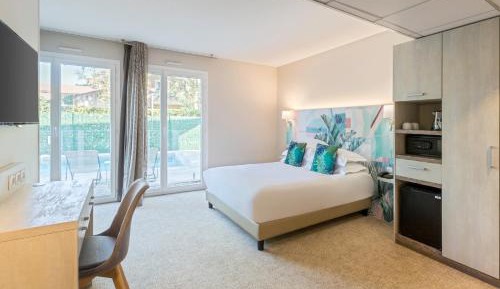 Deluxe King Room - Non-Smoking