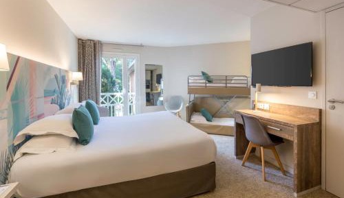 Family Room (2 Adults + 2 Children)