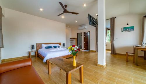 Studio with Garden View