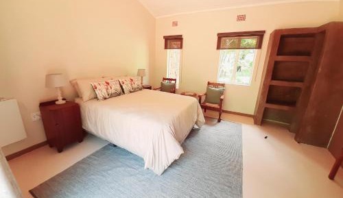 Apartment with Mountain View