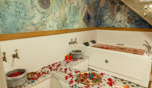 Queen Suite with Turkish Bath and Spa Bath