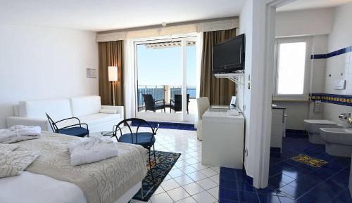 Deluxe King Room with Sea View