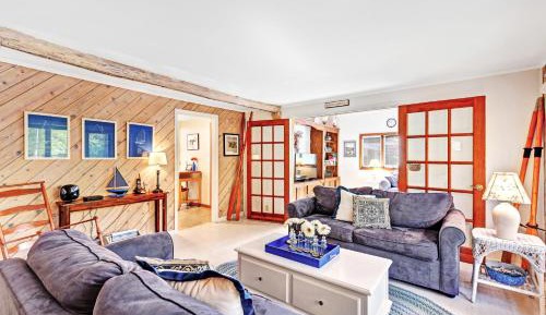 Five Bedroom Holiday Home