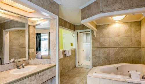 King Room with Spa Bath - Smoking