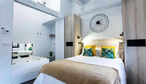 Studio with Spa Bath