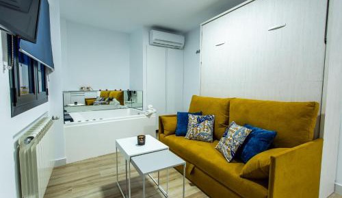 Studio with convertible bed and Spa Bath
