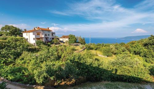 Three Bedroom Apartment with Sea View