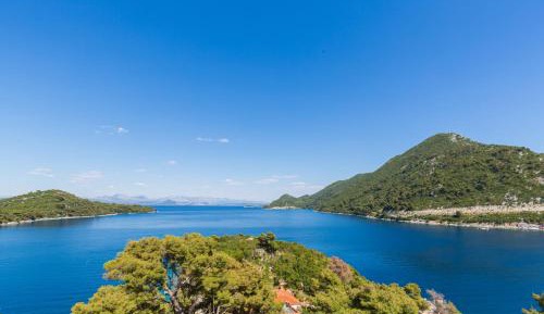 Two-Bedroom Apartment with Balcony and Sea View