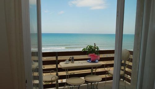 One-Bedroom Apartment with Sea View - Viale Italia 17 D/G