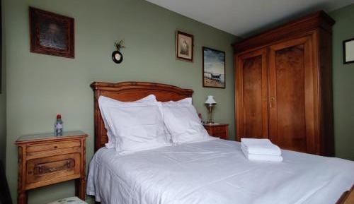 Standard Double Room with Shared Bathroom