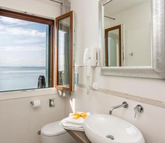 Double or Twin Room with Sea View