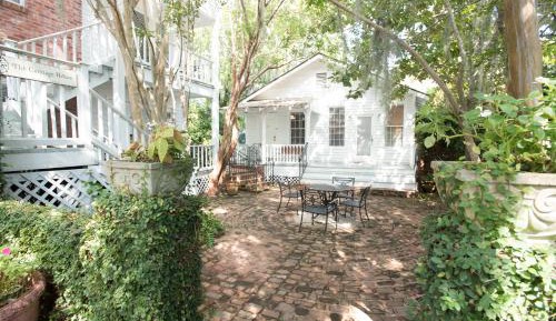 Courtyard Queen Studio