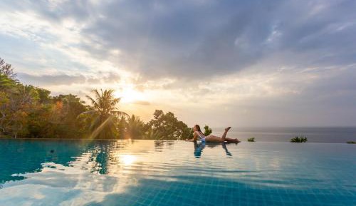 Deluxe Pool Access with Ocean View 