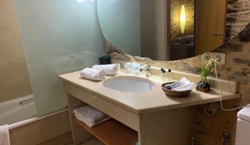 Twin Room with Bath
