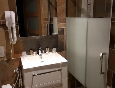 Twin Room with Shower