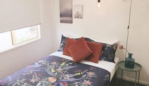 Hometown Cabin (Sleeps 4)