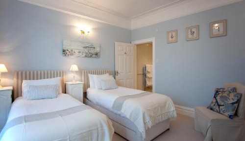Twin Room with Private Bathroom