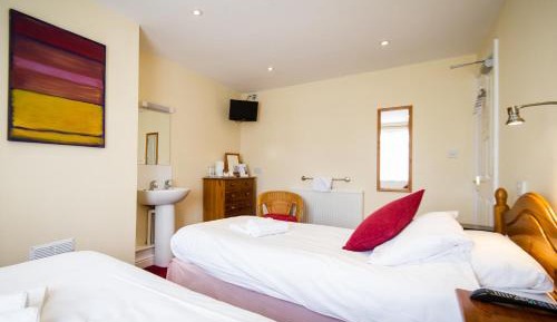 Standard Twin Room with Shared Bathroom