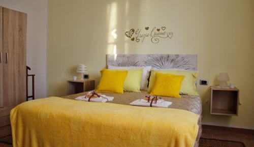 Standard Double Room with Shared Bathroom