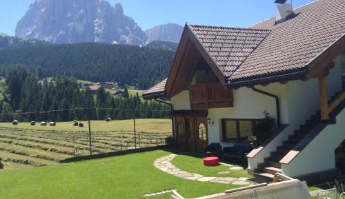 Apartment with Mountain View