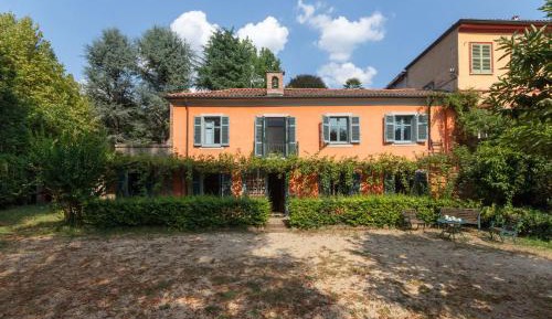 Villa with Garden View