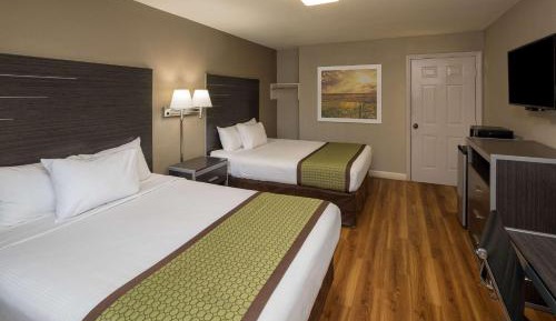 Queen Room with Two Queen Beds - Pet Friendly/Non-Smoking