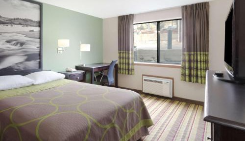 Queen Room - Mobility Access/Non-Smoking