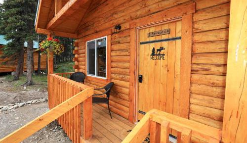 Cozy Spruce Cabin