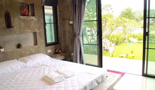 King Room with Mountain View