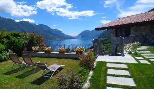 Apartment with Lake View and Garden