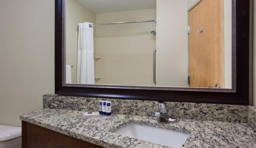 Deluxe Queen Room with Two Queen Beds - Non-Smoking